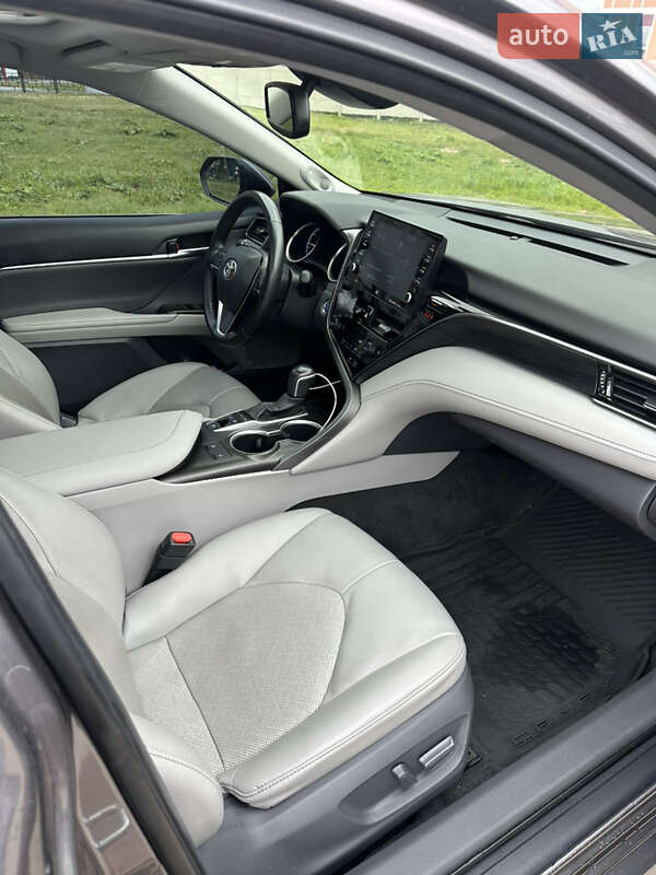 Седан Toyota Camry 2021 в Киеве