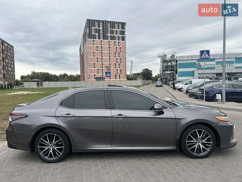 Седан Toyota Camry 2021 в Киеве