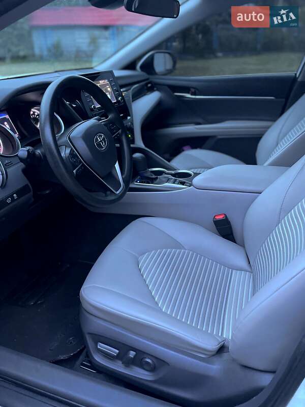 Седан Toyota Camry 2021 в Полтаві