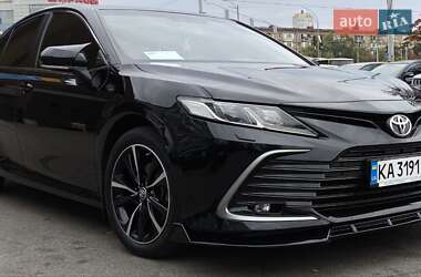Седан Toyota Camry 2022 в Киеве