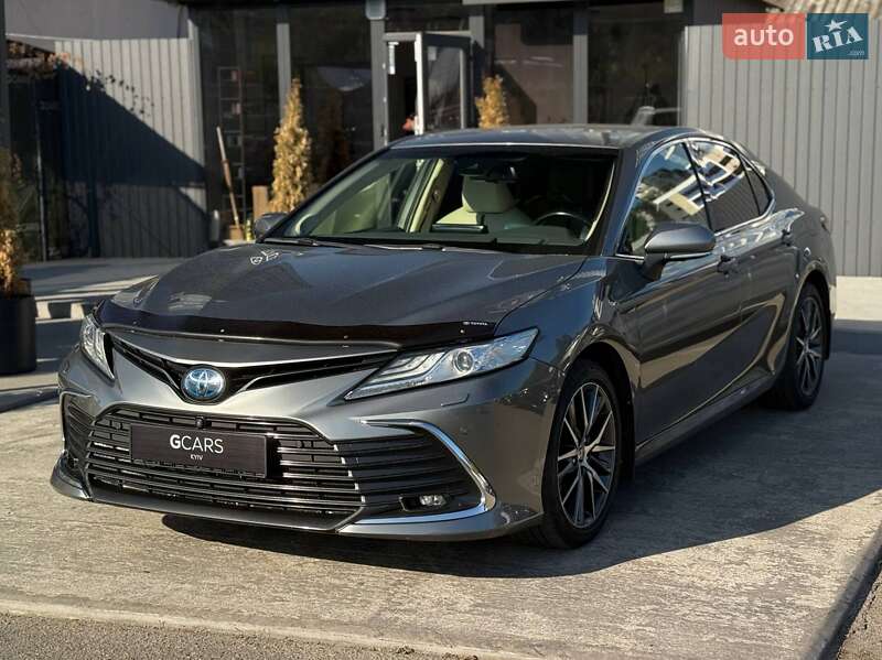 Toyota Camry 2021