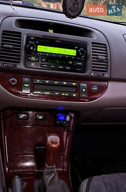 Седан Toyota Camry 2004 в  фото 12 Седан Toyota Camry 2004 в