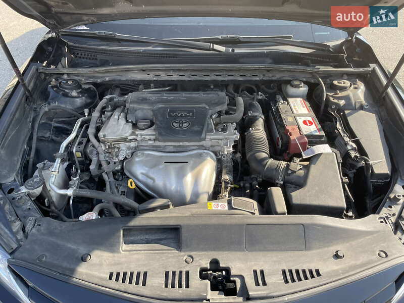 Седан Toyota Camry 2018 в Запоріжжі