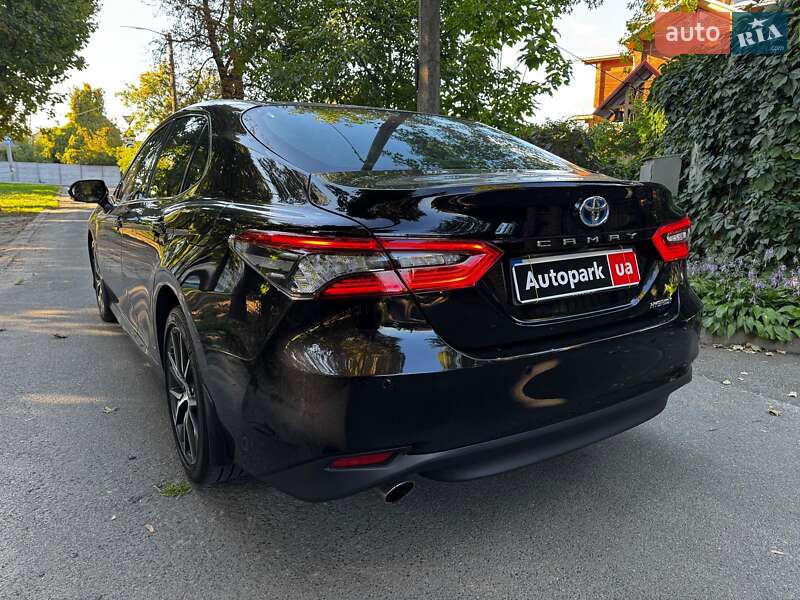 Седан Toyota Camry 2022 в Киеве