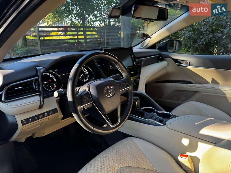 Седан Toyota Camry 2022 в Киеве