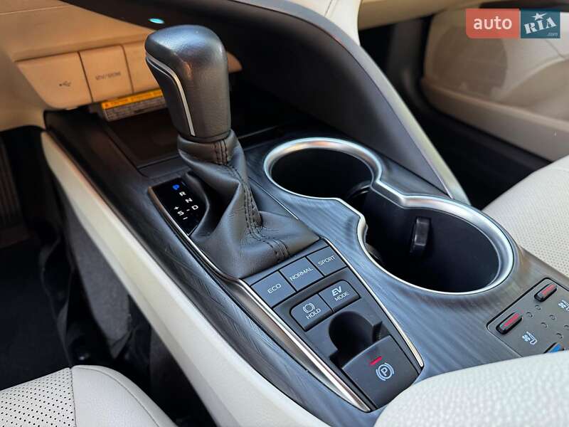 Седан Toyota Camry 2022 в Киеве