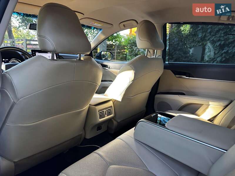 Седан Toyota Camry 2022 в Киеве