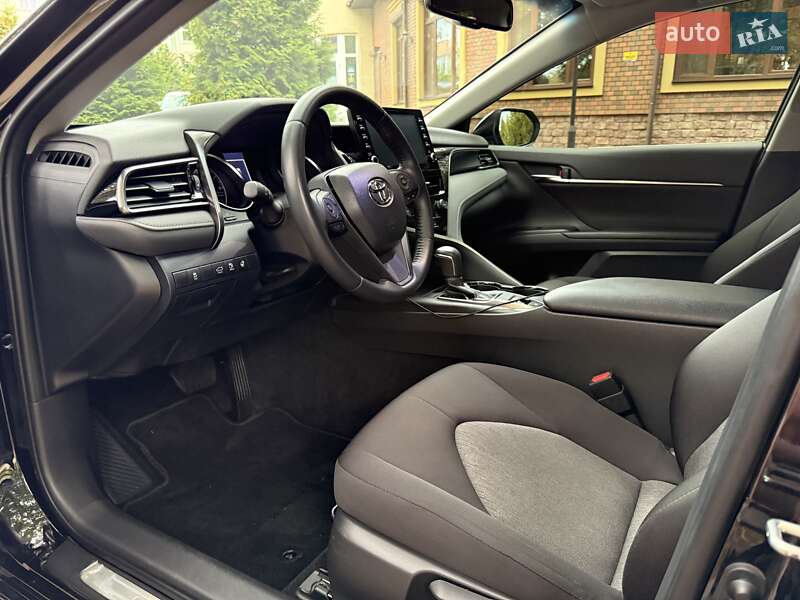 Седан Toyota Camry 2024 в Києві