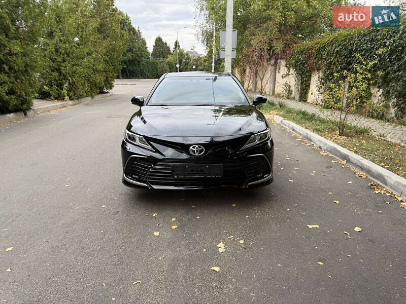 Седан Toyota Camry 2024 в Києві