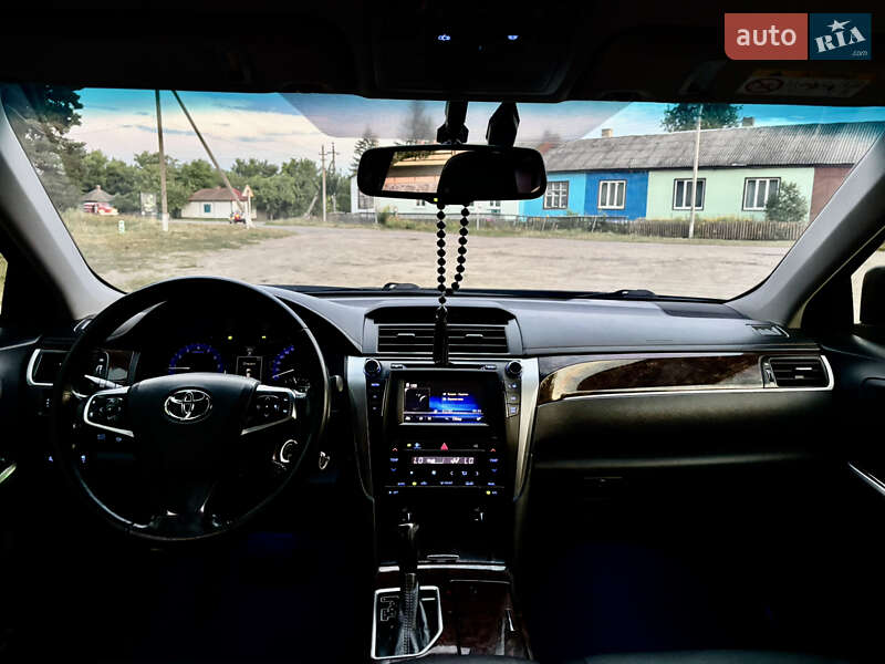 Седан Toyota Camry 2016 в Лебедині