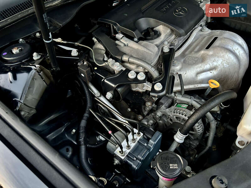 Седан Toyota Camry 2016 в Лебедині