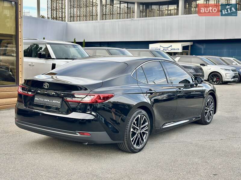 Седан Toyota Camry 2025 в Киеве