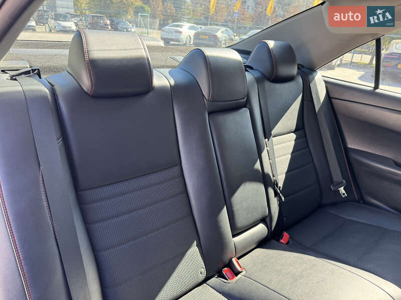 Седан Toyota Camry 2016 в Киеве фото 22 Седан Toyota Camry 2016 в Киеве