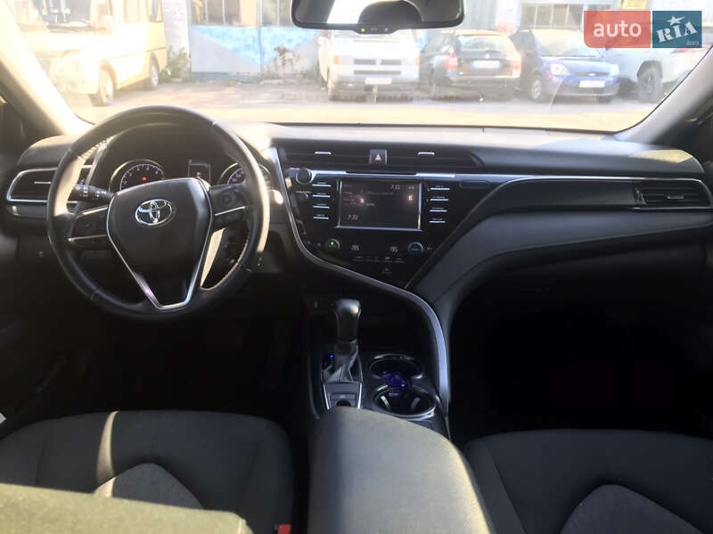 Седан Toyota Camry 2017 в Житомире