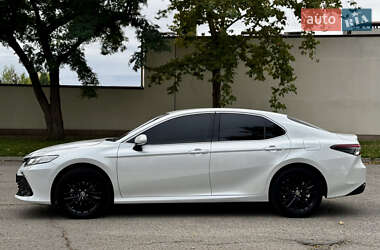 Седан Toyota Camry 2023 в Дніпрі
