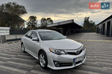 Седан Toyota Camry 2012 в Львові