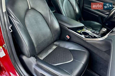 Седан Toyota Camry 2018 в 