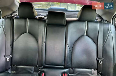 Седан Toyota Camry 2018 в 