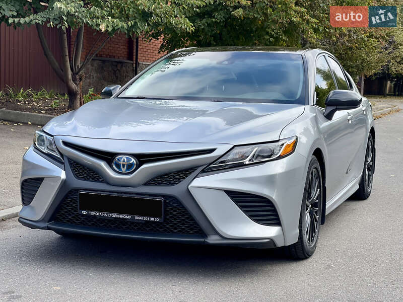 Седан Toyota Camry 2020 в Киеве