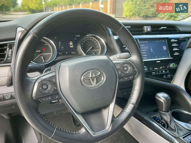 Седан Toyota Camry 2020 в Киеве