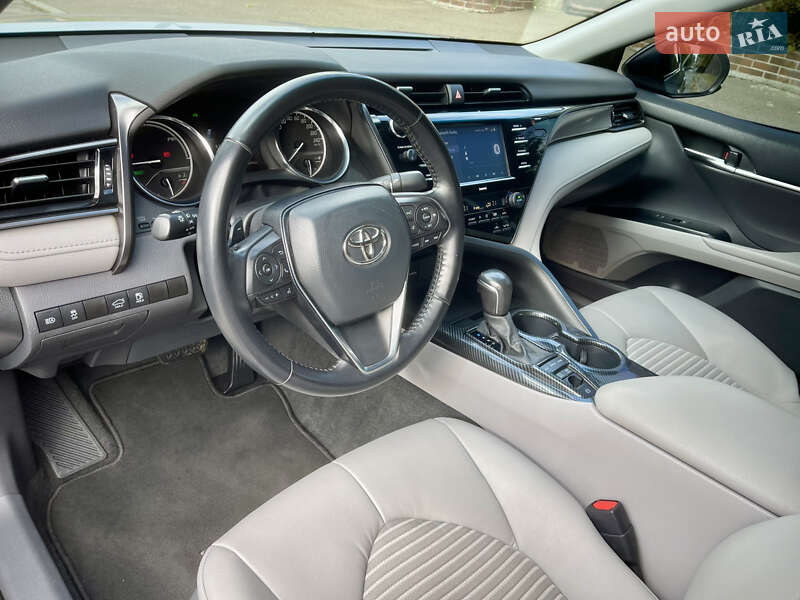 Седан Toyota Camry 2020 в Киеве