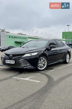 Седан Toyota Camry 2018 в Киеве