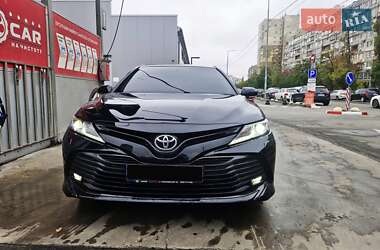 Седан Toyota Camry 2018 в Киеве