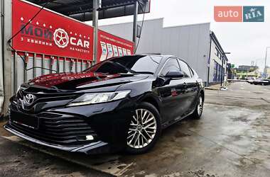 Седан Toyota Camry 2018 в Киеве