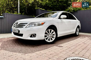 Седан Toyota Camry 2010 в Харкові