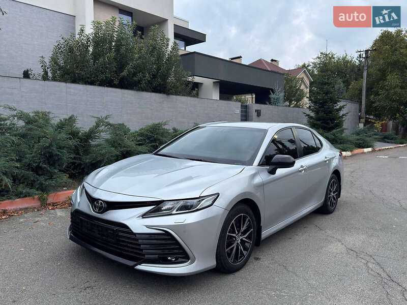 Toyota Camry 2021