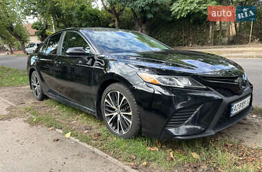 Седан Toyota Camry 2018 в Ужгороді