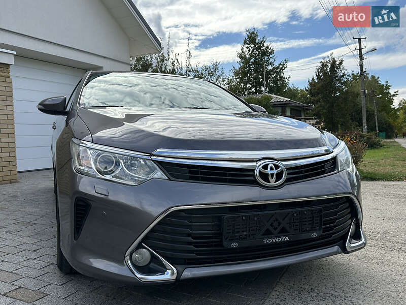 Седан Toyota Camry 2015 в Харькове