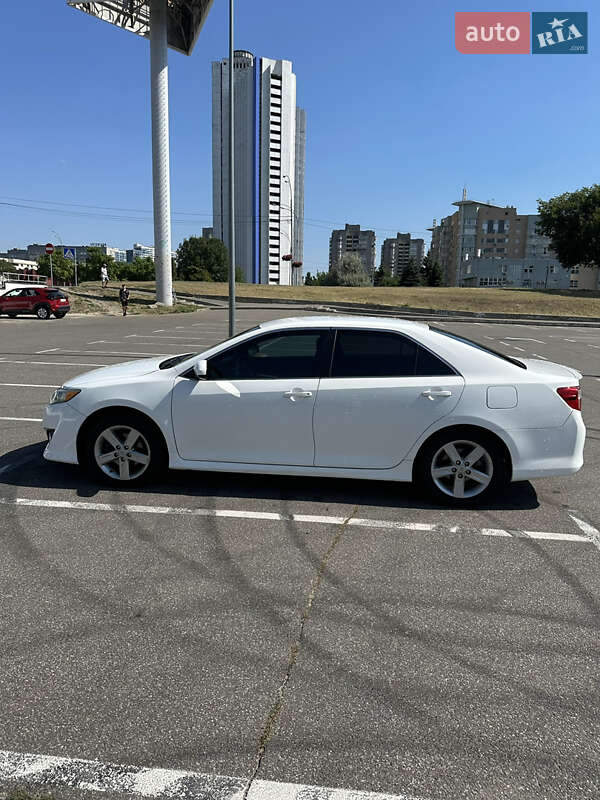 Седан Toyota Camry 2013 в Івано-Франківську