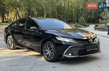 Седан Toyota Camry 2023 в 