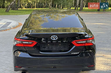 Седан Toyota Camry 2023 в 