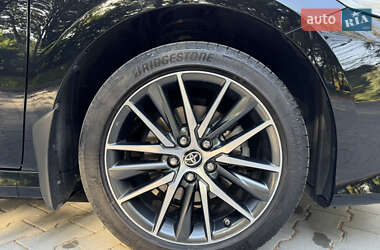 Седан Toyota Camry 2023 в 