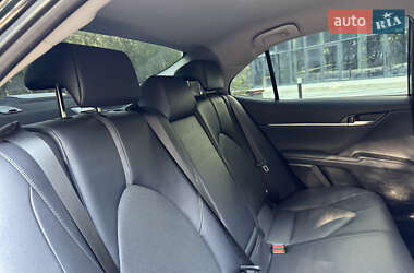 Седан Toyota Camry 2023 в 