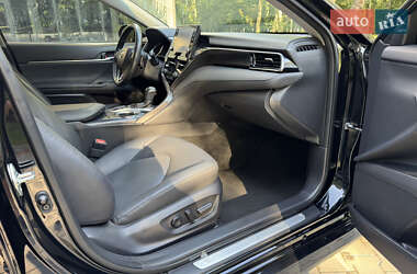 Седан Toyota Camry 2023 в 