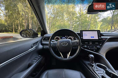 Седан Toyota Camry 2023 в 