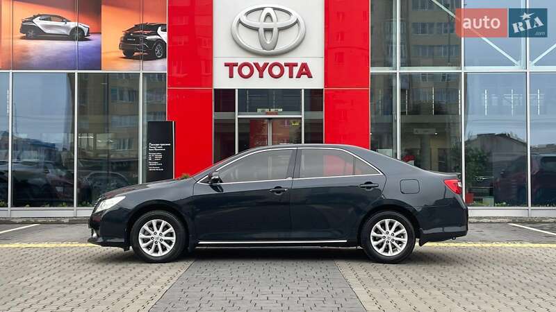 Седан Toyota Camry 2013 в Івано-Франківську