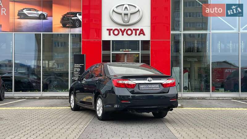 Седан Toyota Camry 2013 в Івано-Франківську