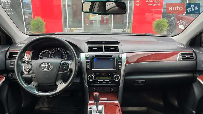 Седан Toyota Camry 2013 в Івано-Франківську