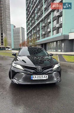 Седан Toyota Camry 2018 в Киеве