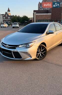 Седан Toyota Camry 2016 в Киеве