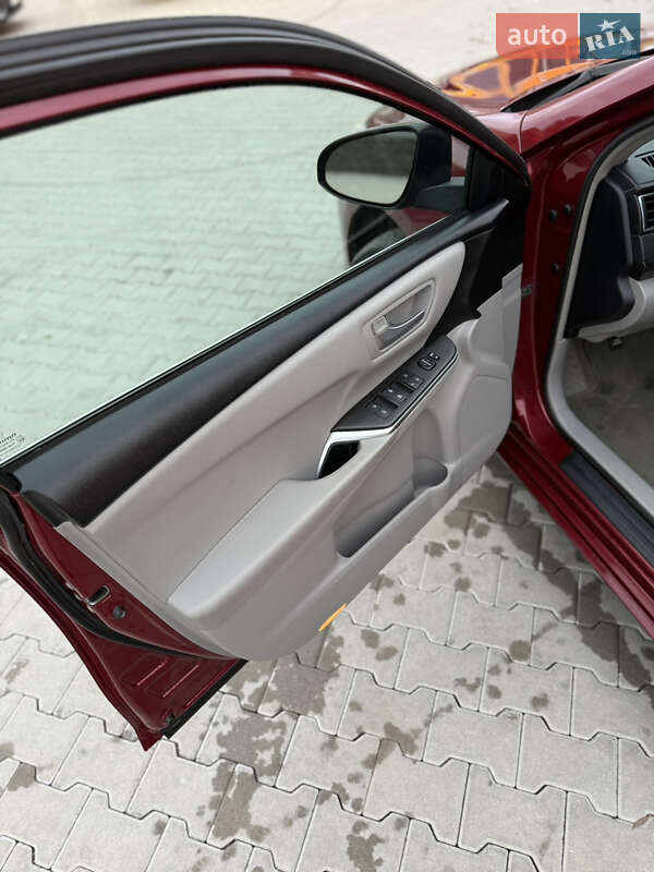 Седан Toyota Camry 2017 в Львові