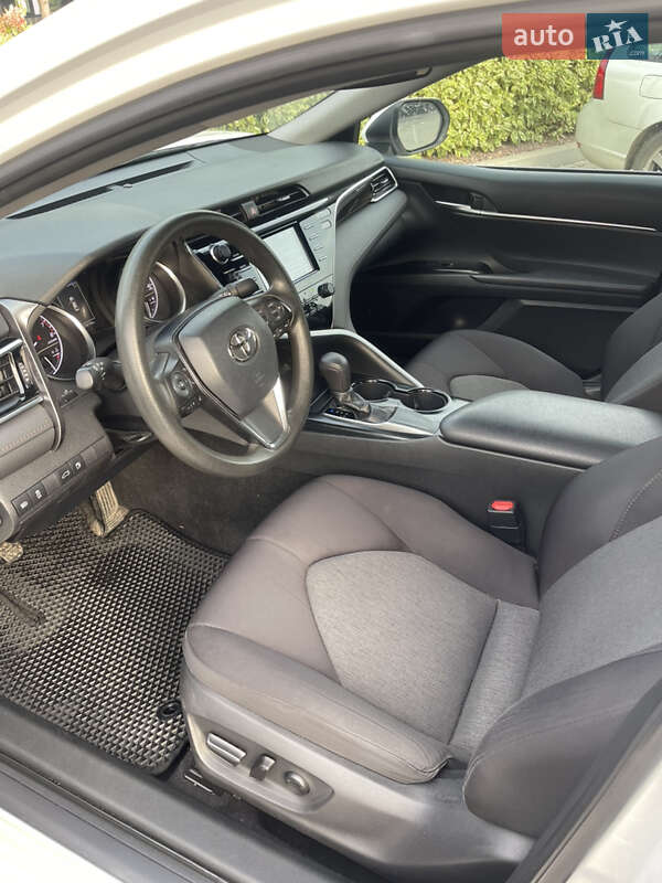 Седан Toyota Camry 2018 в Києві