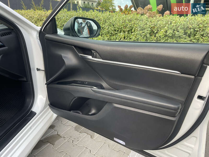 Седан Toyota Camry 2018 в Києві