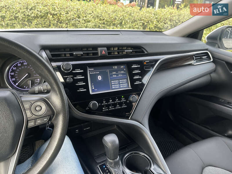 Седан Toyota Camry 2018 в Києві