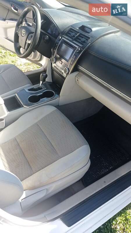 Седан Toyota Camry 2014 в Тернополі