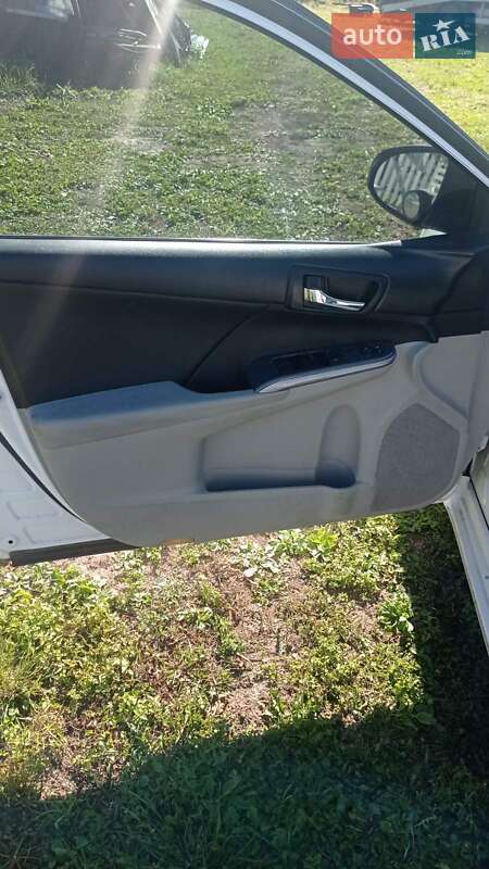 Седан Toyota Camry 2014 в Тернополі